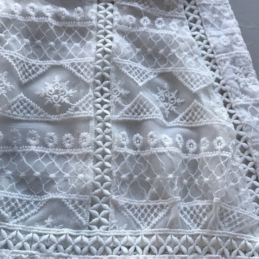 Glamorous white embroidered lace cropped halter top shirt Small - Picture 2 of 8
